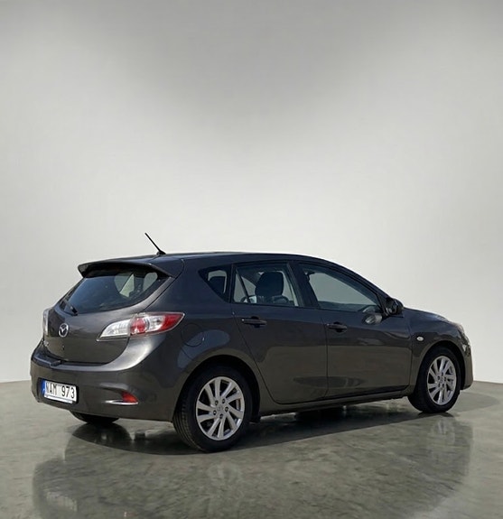 Mazda 3 4 of 5