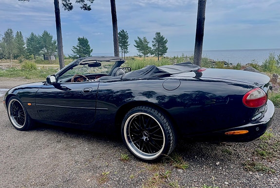 Jaguar XK 3 of 9