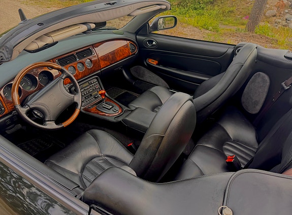 Jaguar XK 7 of 9