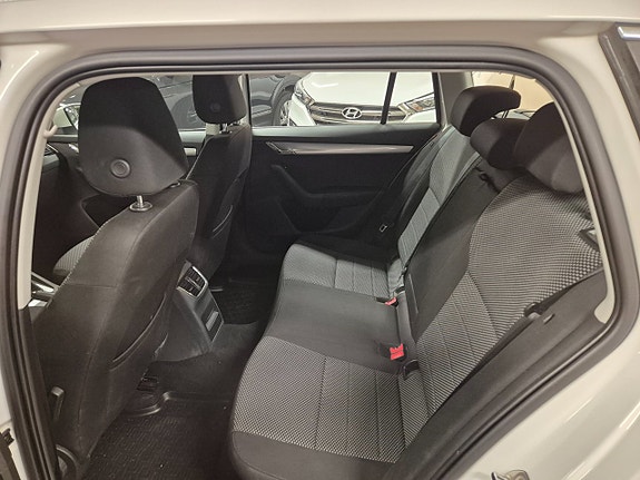 Skoda Octavia 12 of 17