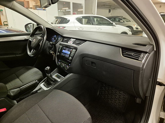 Skoda Octavia 11 of 17