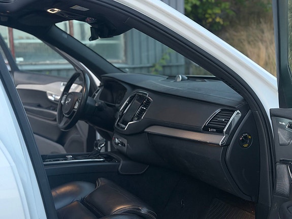 Volvo XC90 8 of 10