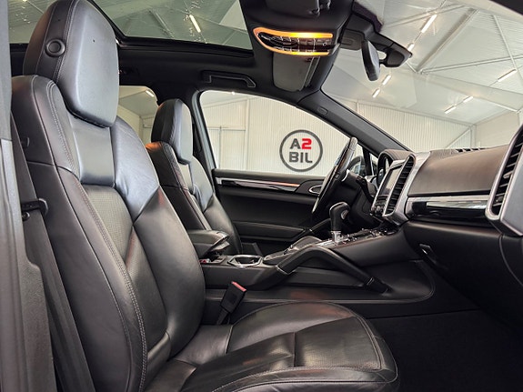 Porsche Cayenne S 13 of 28