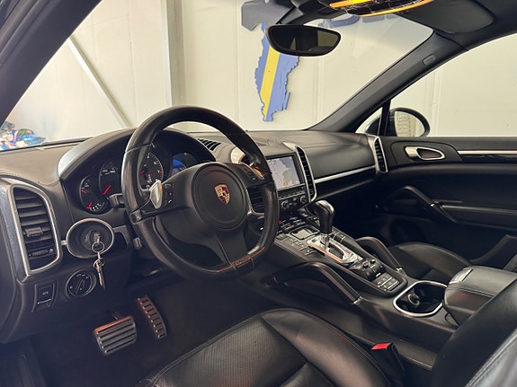 Porsche Cayenne S 10 of 28