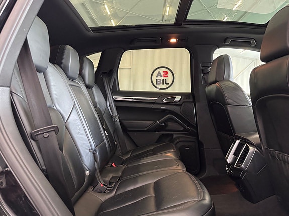 Porsche Cayenne S 17 of 28
