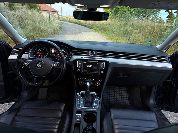 Volkswagen Passat 9 of 14