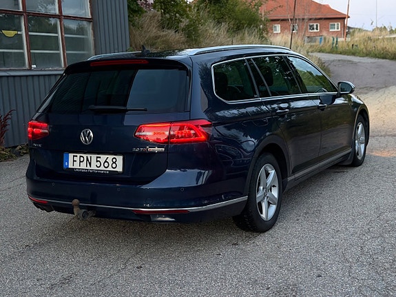 Volkswagen Passat 5 of 14