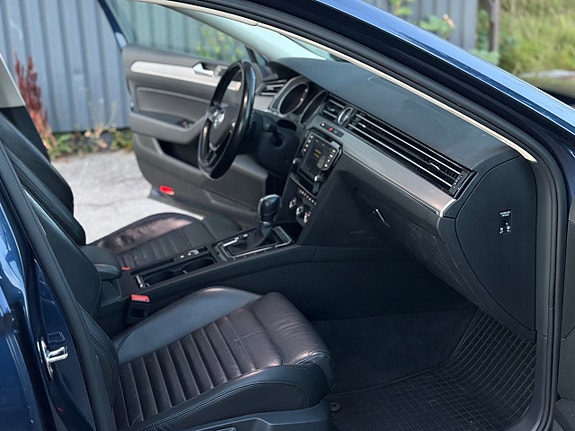 Volkswagen Passat 8 of 14