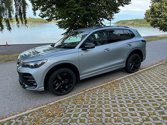 Volkswagen Tiguan 2 of 4