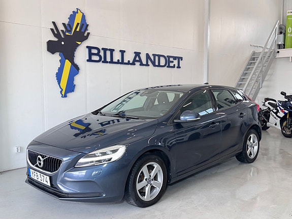 Volvo V40 8 of 24