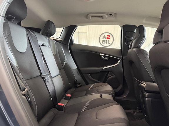 Volvo V40 17 of 24