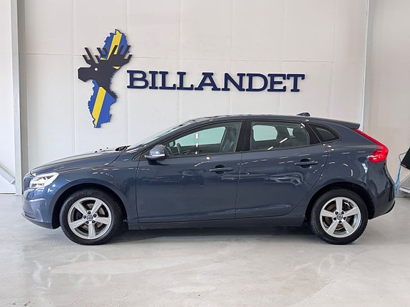 Volvo V40 3 of 24