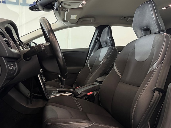 Volvo V40 12 of 24