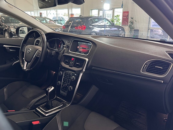 Volvo V40 11 of 24