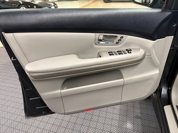 Lexus RX400h 15 of 16
