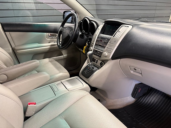 Lexus RX400h 12 of 16