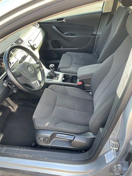 Volkswagen Passat 7 of 12
