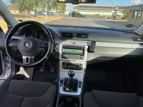 Volkswagen Passat 10 of 12