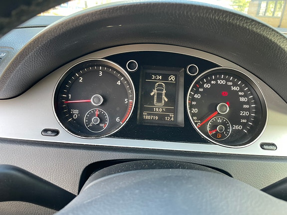 Volkswagen Passat 11 of 12
