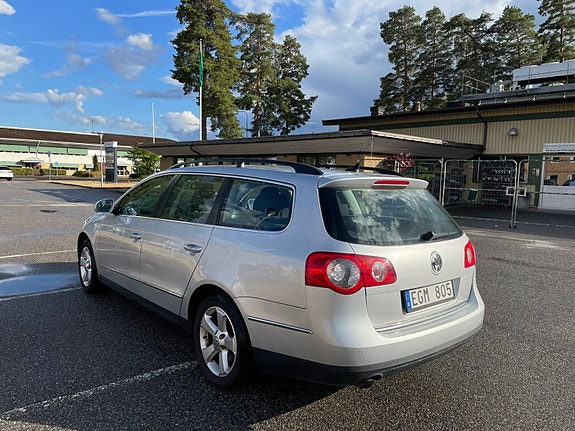 Volkswagen Passat 4 of 12