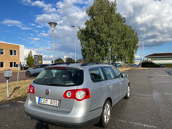 Volkswagen Passat 3 of 12