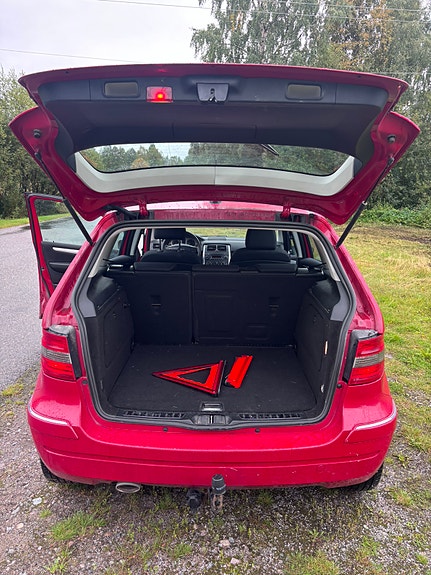 Mercedes-Benz B180 11 of 13
