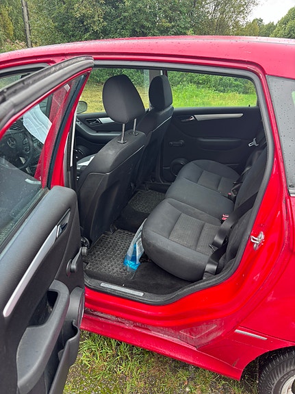 Mercedes-Benz B180 8 of 13