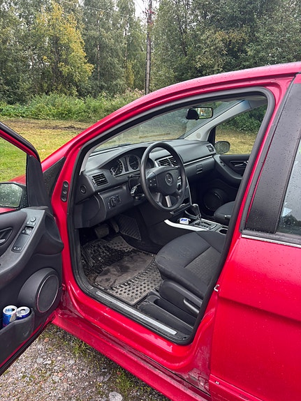 Mercedes-Benz B180 7 of 13