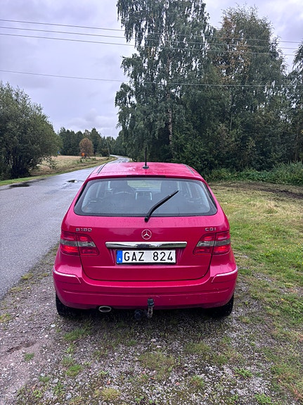 Mercedes-Benz B180 5 of 13