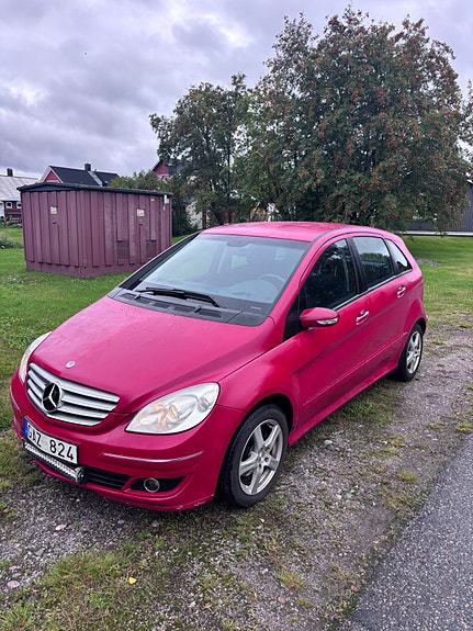Mercedes-Benz B180 3 of 13