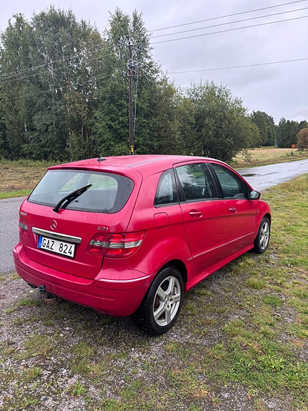Mercedes-Benz B180 6 of 13