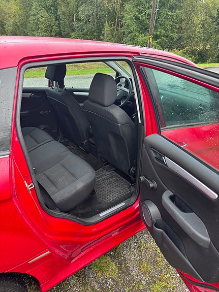 Mercedes-Benz B180 10 of 13