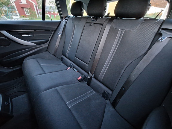BMW 318d 9 of 11
