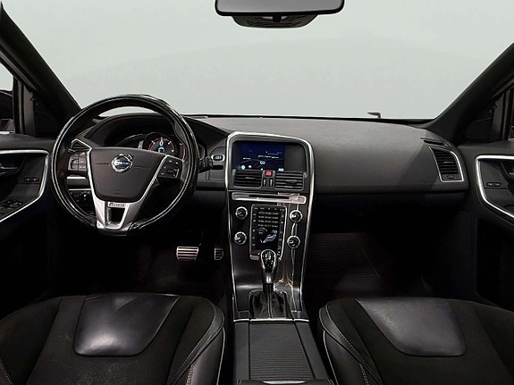 Volvo XC60 10 of 29