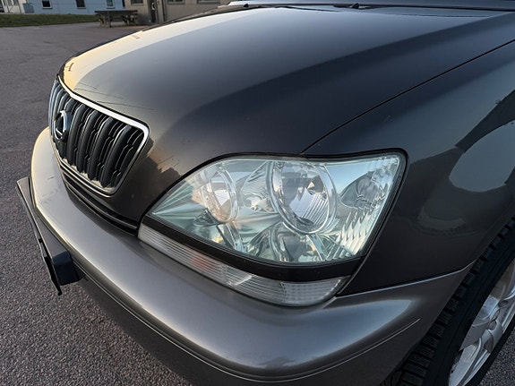 Lexus RX300 2 of 30