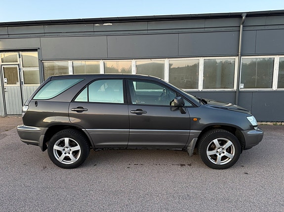 Lexus RX300 7 of 30