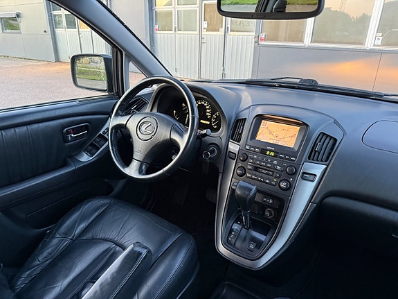 Lexus RX300 16 of 30
