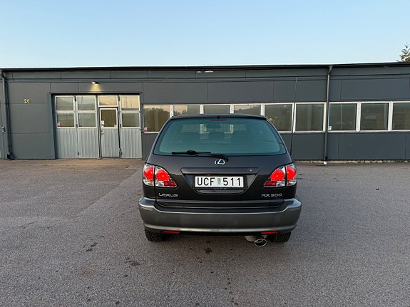 Lexus RX300 13 of 30