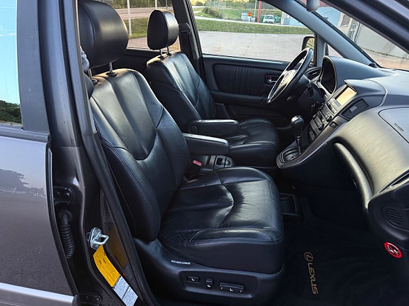 Lexus RX300 24 of 30