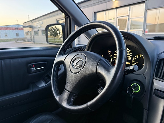 Lexus RX300 21 of 30