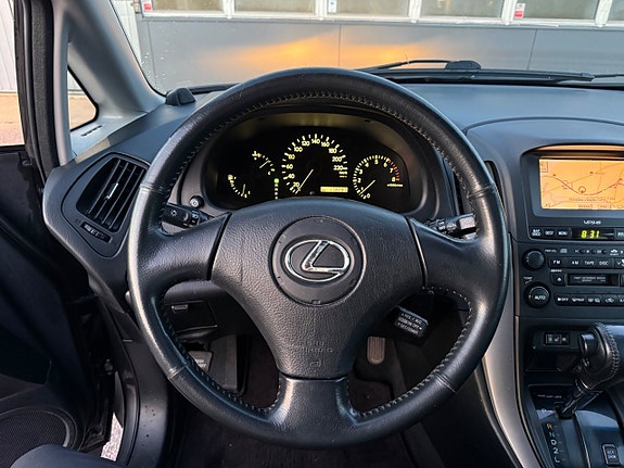 Lexus RX300 29 of 30