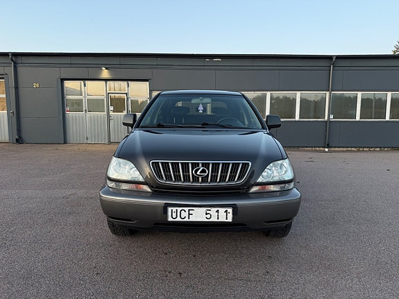 Lexus RX300 3 of 30