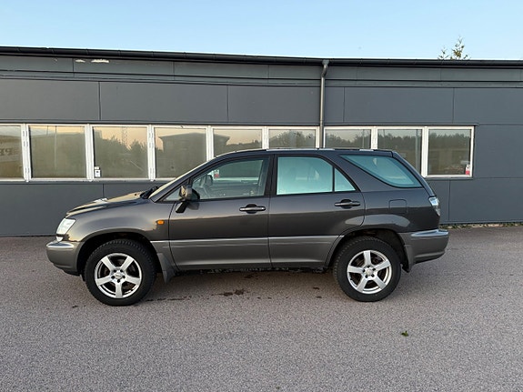 Lexus RX300 10 of 30