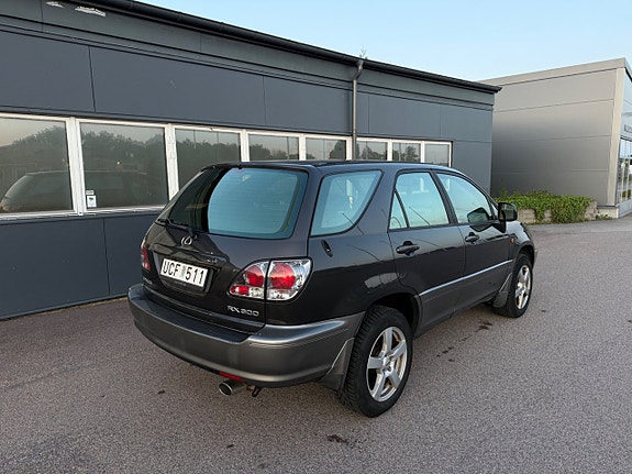 Lexus RX300 8 of 30