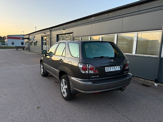 Lexus RX300 11 of 30