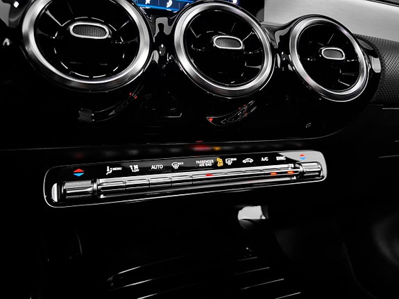 Mercedes-Benz CLA200 26 of 30