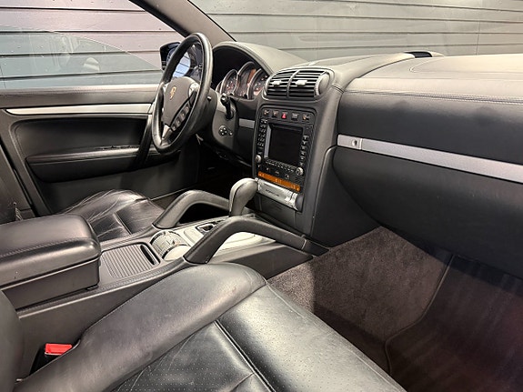 Porsche Cayenne S 15 of 22