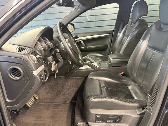 Porsche Cayenne S 13 of 22
