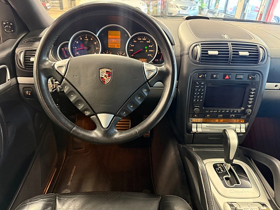Porsche Cayenne S 12 of 22