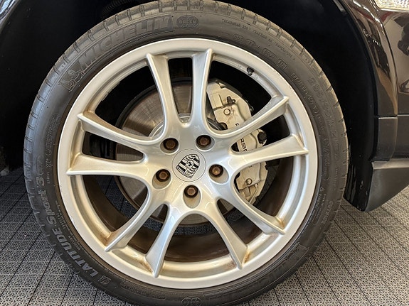 Porsche Cayenne S 19 of 22